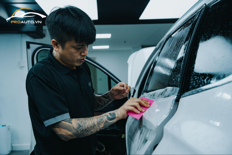 Thi công dán phim PPF xe Hyundai Santafe