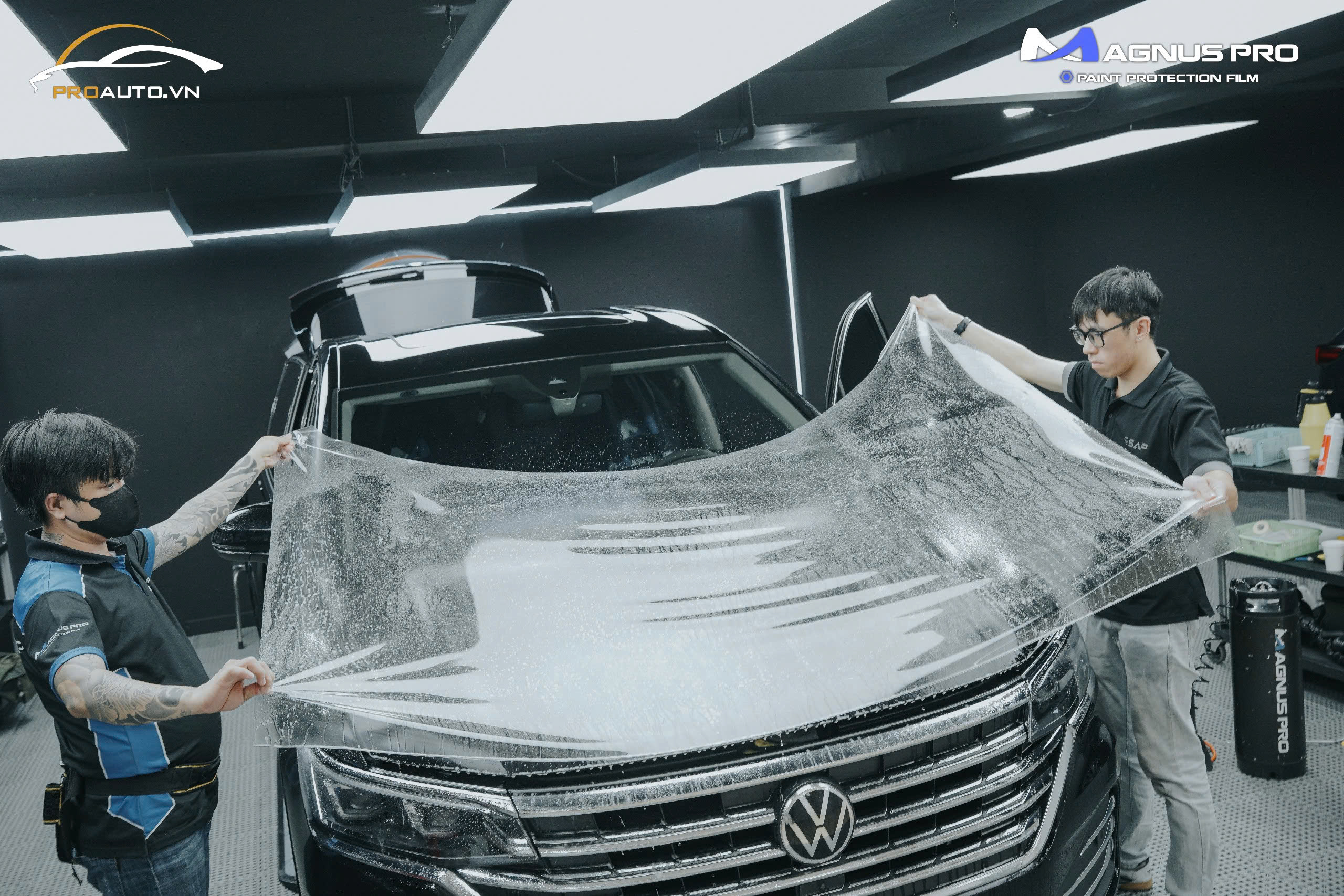 Thi công dán PPF cho xe Volkswagen Viloran