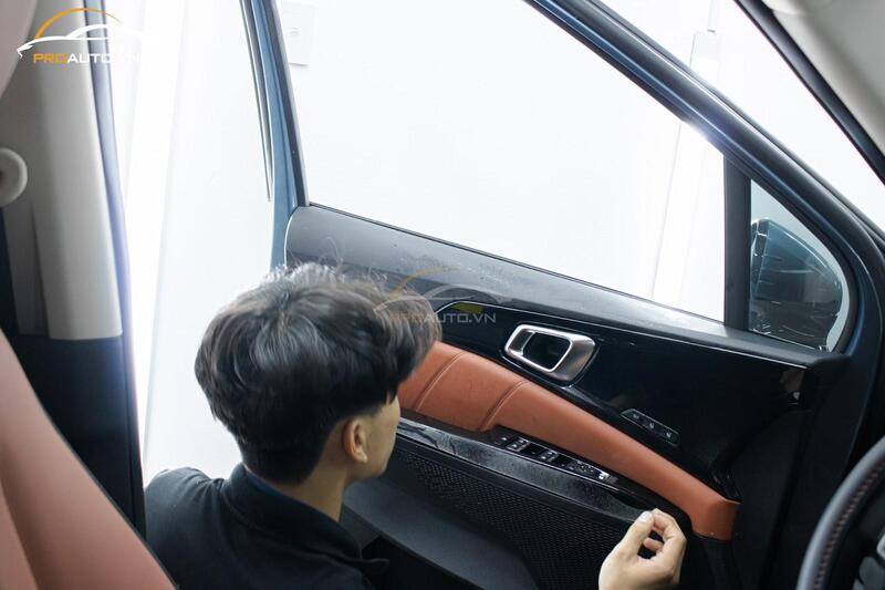 Thi công dán PPF nội thất xe chuyên nghiệp tại PROAUTO.VN