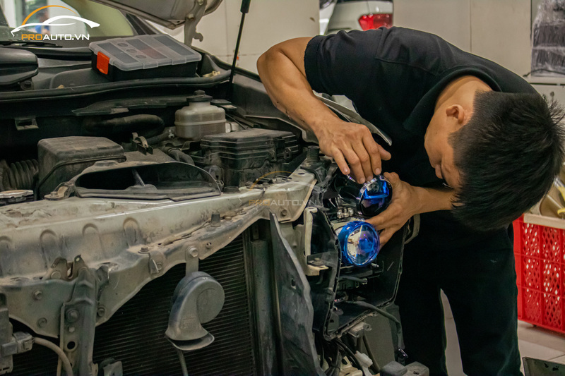 Thi công đèn tại ProAuto.vn 