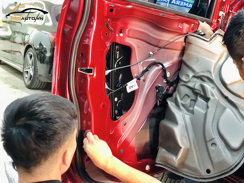 Thi công độ cửa hít ô tô chuyên nghiệp tại PROAUTO.VN