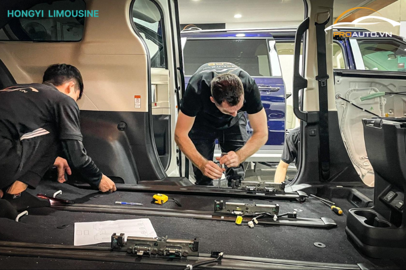 Thi công độ ghế limousine Kia Carnival 