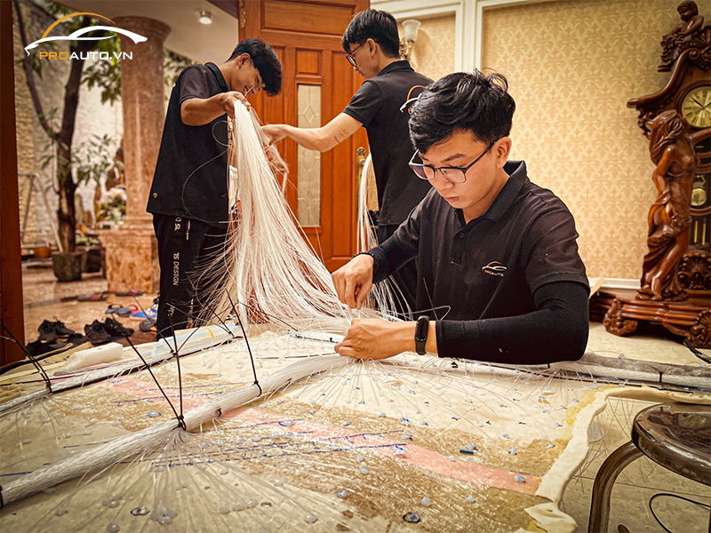 Thi công độ trần ánh sao cho xe tại PROAUTO.VN