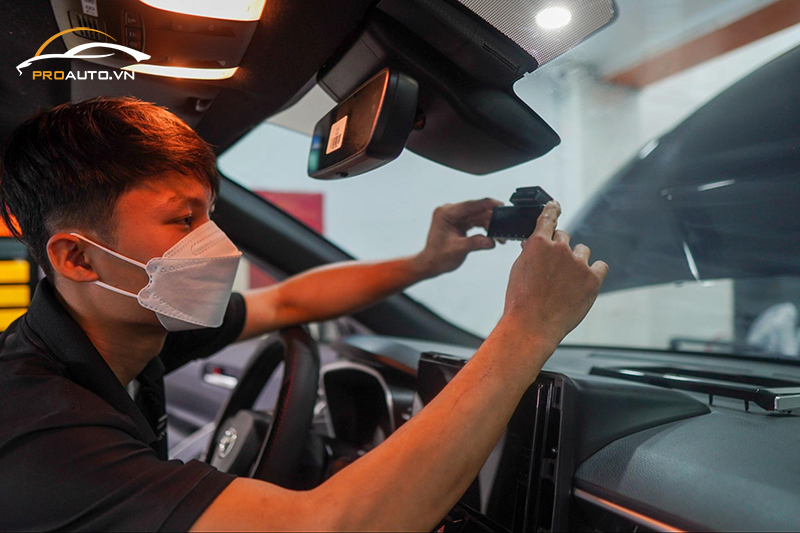 Thi công lắp camera hành trình ô tô tại PROAUTO.VN