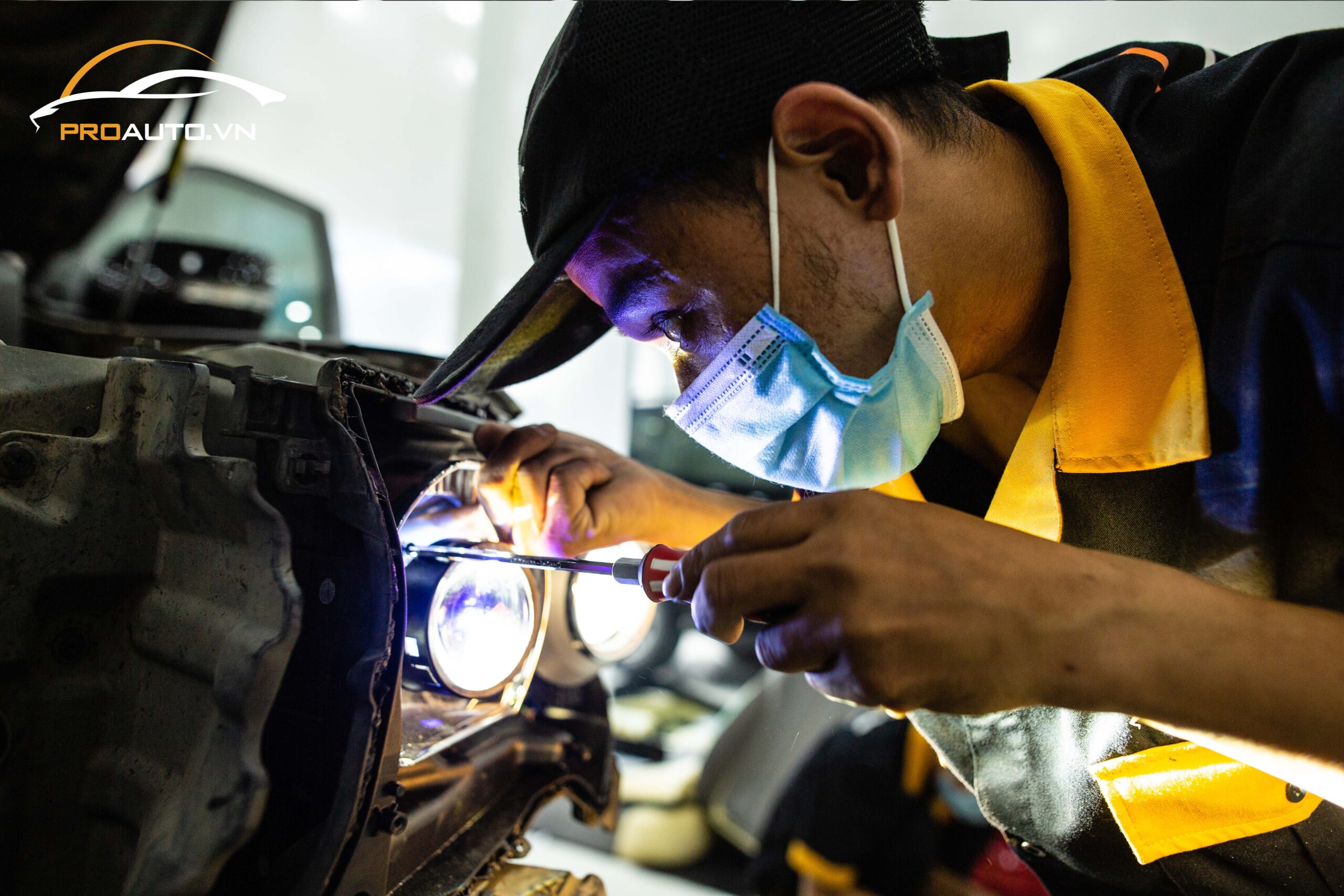 Độ đèn mí xe ô tô