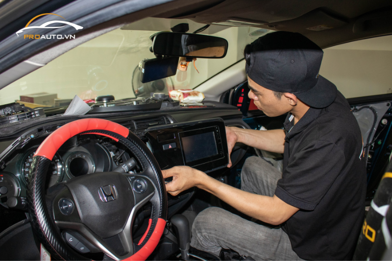 Thi công lắp đặt màn hình Gotech tại PROAUTO.VN