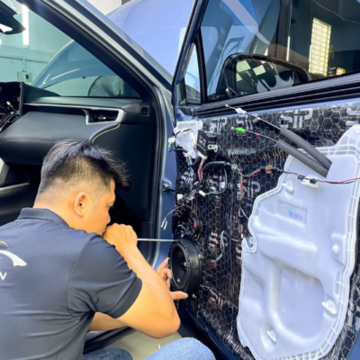 Thi công lắp loa cho xe hơi