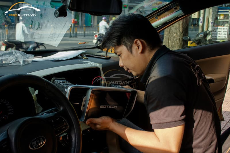 Thi công lắp màn hình Android cho ô tô Gotech chất lượng tại PROAUTO.VN