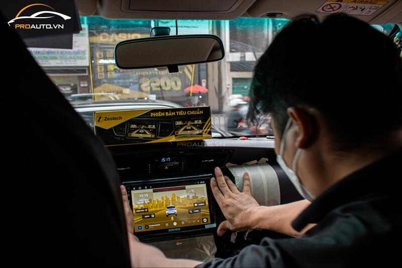 Thi công lắp màn hình ô tô chuyên nghiệp tại PROAUTO.VN