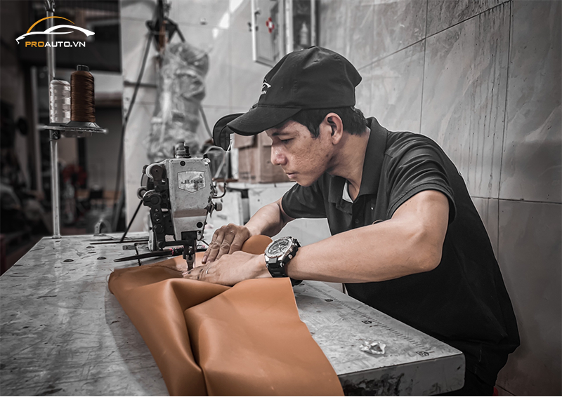 Thi công may da bọc ghế Limousine Mercedes V250