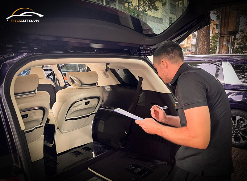 Thi công nâng cấp âm thanh cho gói độ Limousine xe Sedona