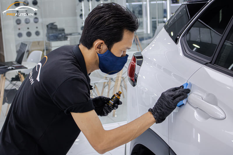 Thi công phủ Ceramic xe Hyundai Custin