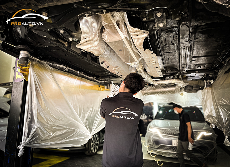 Thi công phủ gầm cho xe ô tô tại PROAUTO.VN