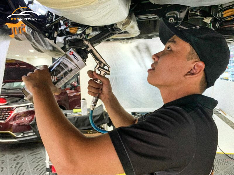 Thi công sơn phủ gầm ô tô tại PROAUTO.VN