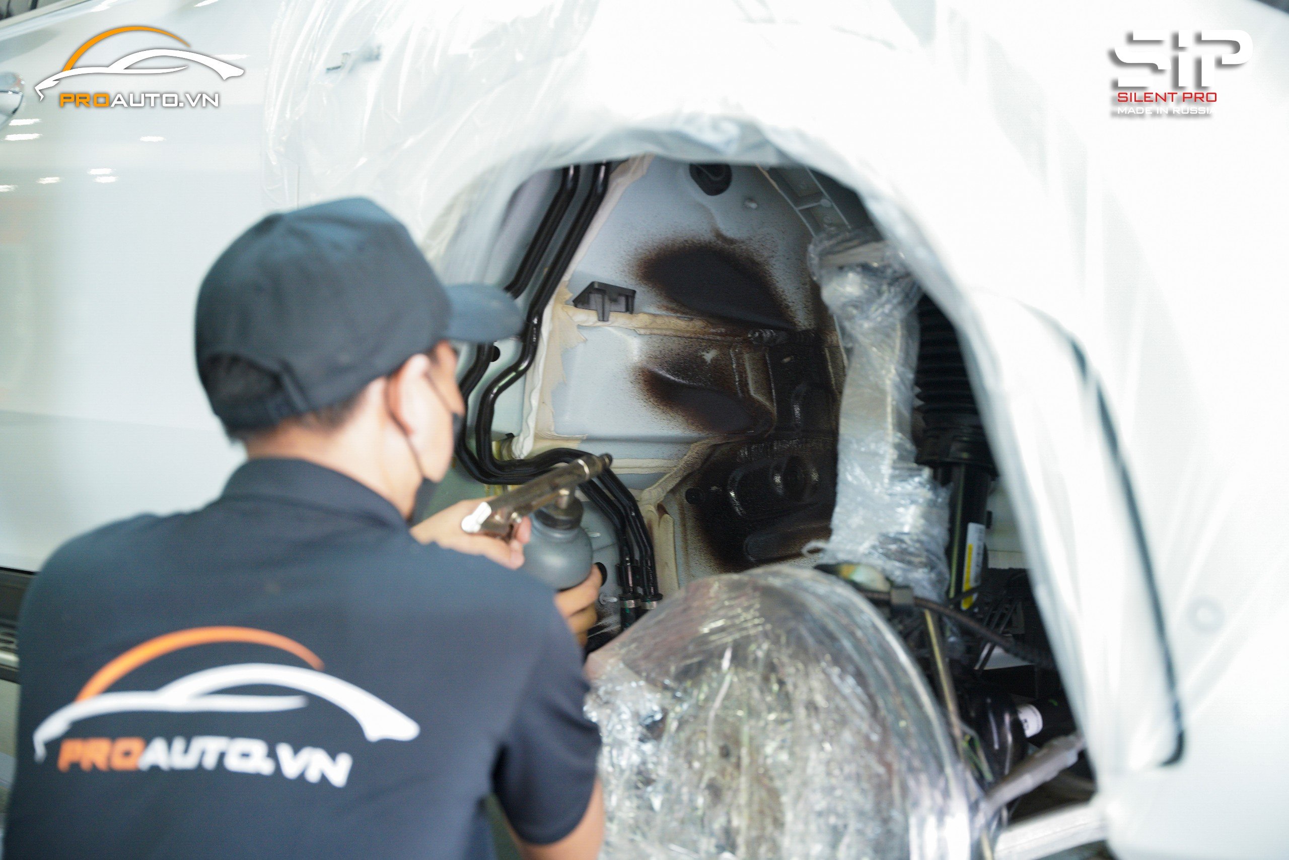 Thi công xịt phủ gầm ô tô tại PROAUTO.VN quận 11