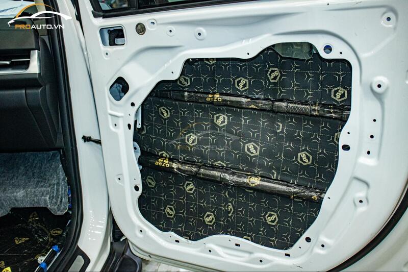 Tiêu âm cửa xe ô tô