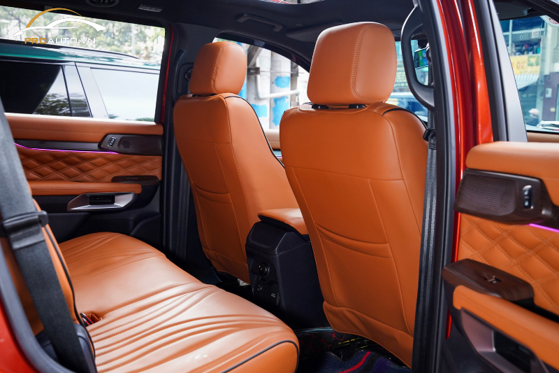Toàn cảnh đổi màu nội thất Ford Everest tại PROAUTO.VN