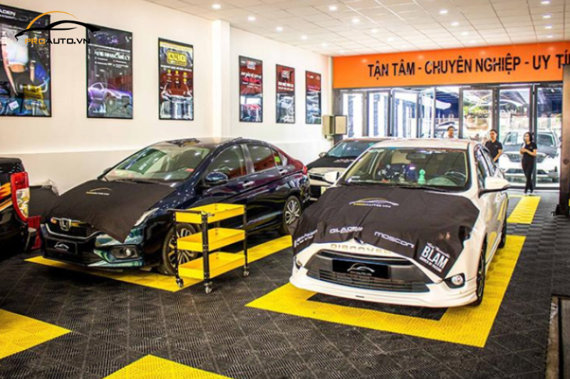 Trung tâm đổi màu nội thất xe Toyota Land Cruiser tại Bình Dương