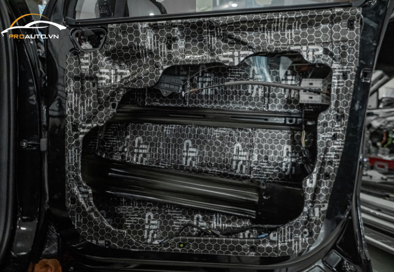 Thi công dán cách âm chống ồn cho xe Volkswagen Viloran tại PROAUTO.VN