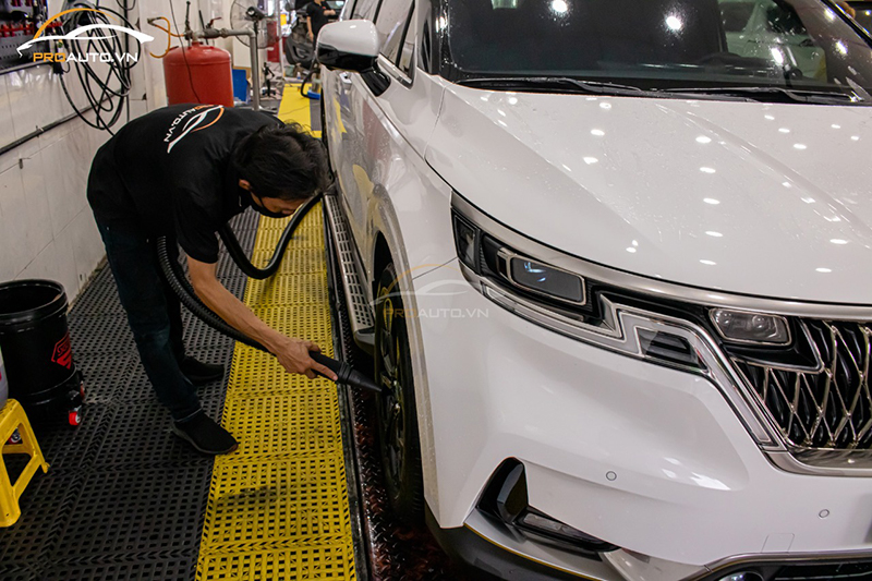 Vì sao bạn nên chọn rửa xe ô tô tại các trung tâm chuyên nghiệp?