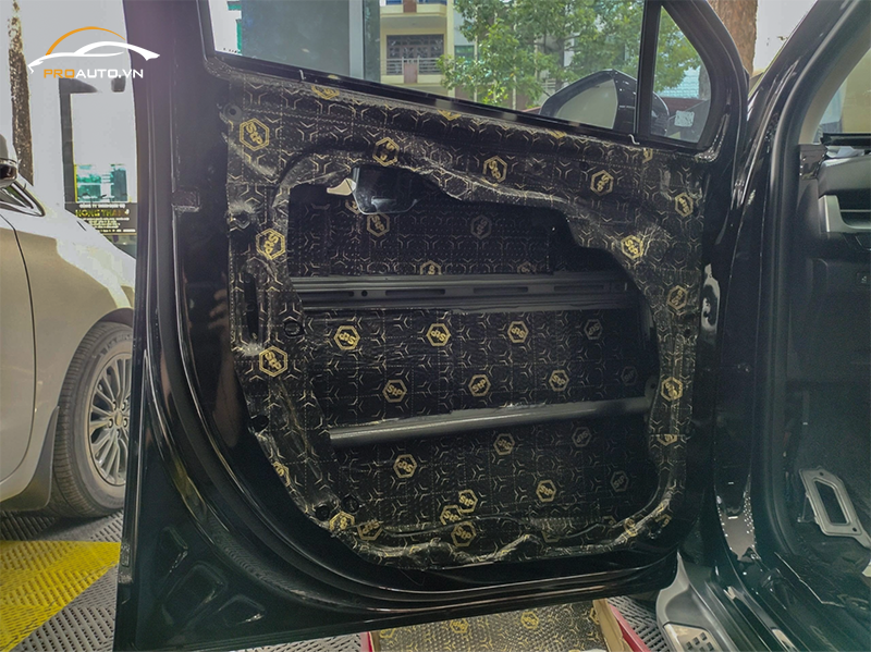 Vì sao cần cách âm chống ồn cánh cửa xe ô tô