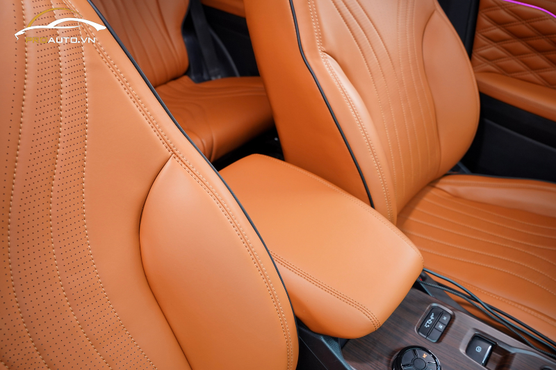 Vì sao nên đổi màu nội thất xe Ford Everest tại PROAUTO.VN?