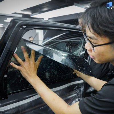 Vị trí kính sườn sau và kính lưng dán phim cách nhiệt xe Mazda 2