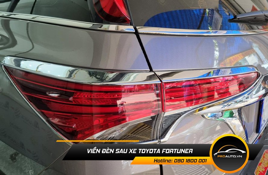 Viền đèn sau xe Toyota Fortuner