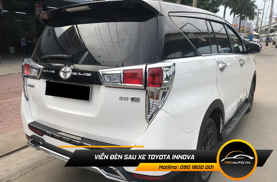 Viền đèn sau xe Toyota Innova