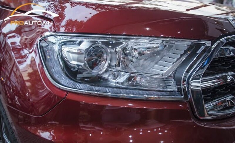 Viền đèn trước xe Ford Everest