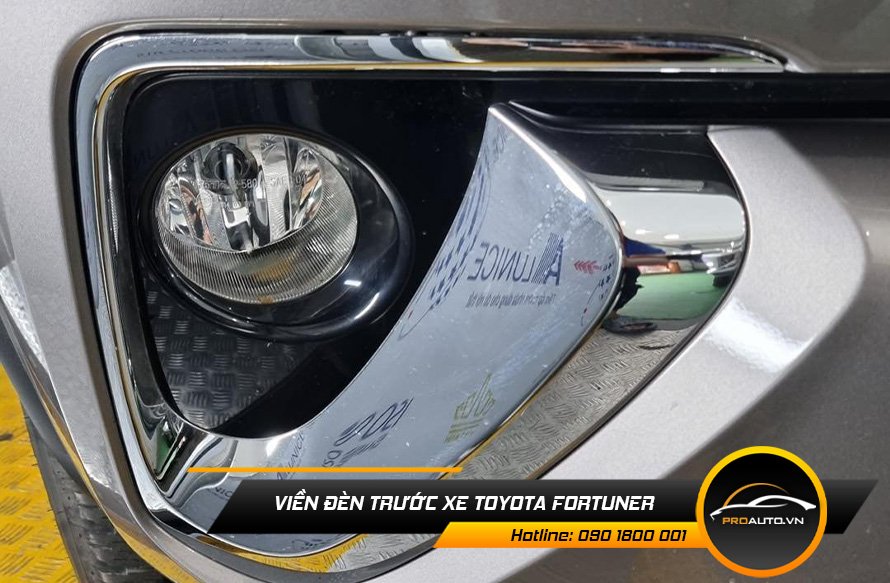 Viền đèn trước xe Toyota Fortuner