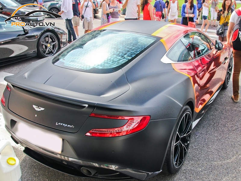 Dán wrap đổi màu xe Aston Martin Vanquish