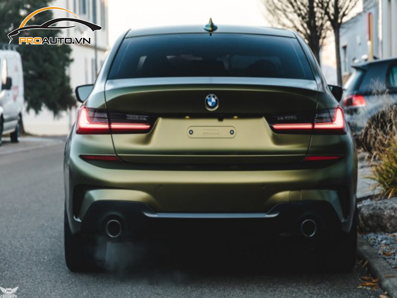 Dán wrap đổi màu xe BMW Series 3