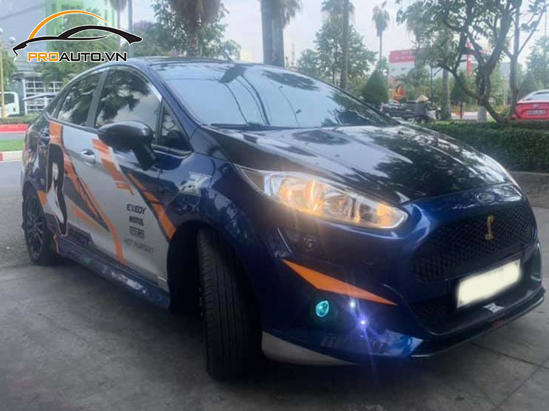Dán wrap đổi màu xe Ford Fiesta