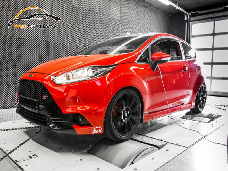 Dán wrap đổi màu cho xe Ford Fiesta