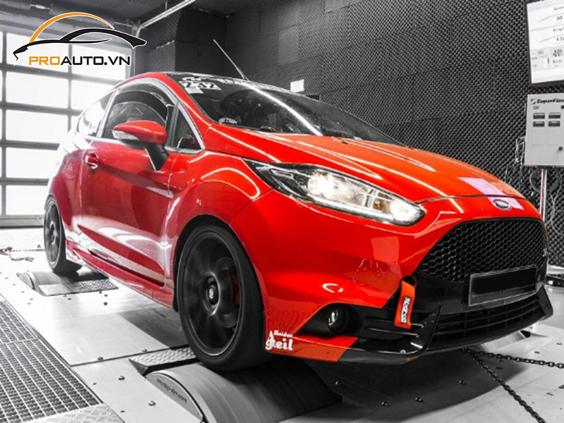 Dán wrap đổi màu xe Ford Fiesta
