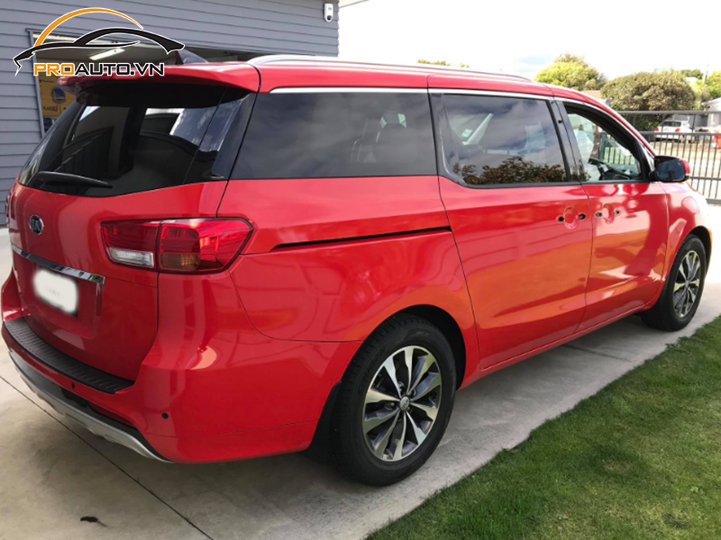 Dán wrap đổi màu xe Kia Carnival