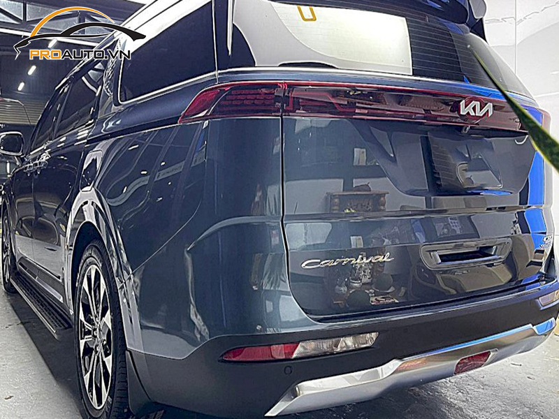 Dán wrap đổi màu cho xe Kia Carnival