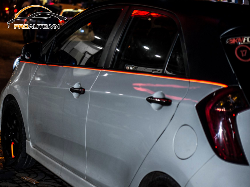 Dán wrap đổi màu cho xe Kia Morning