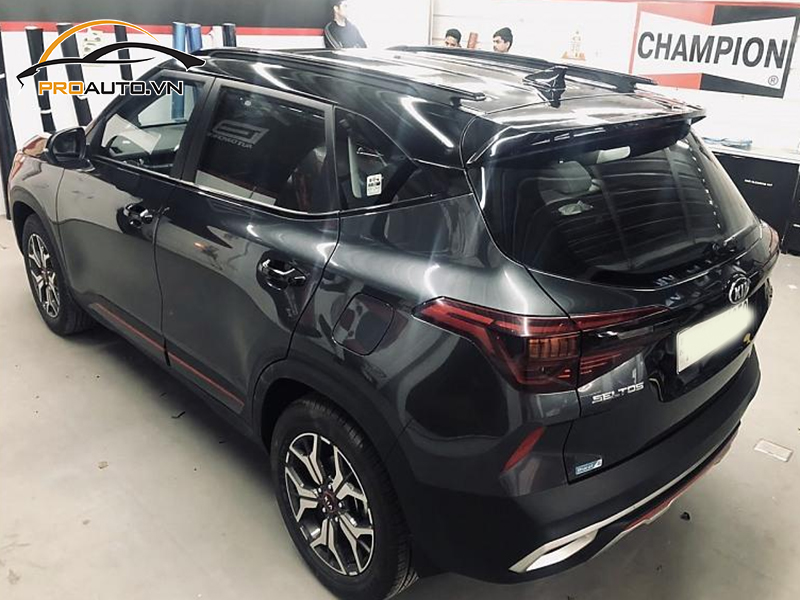Dán wrap đổi màu xe Kia Seltos