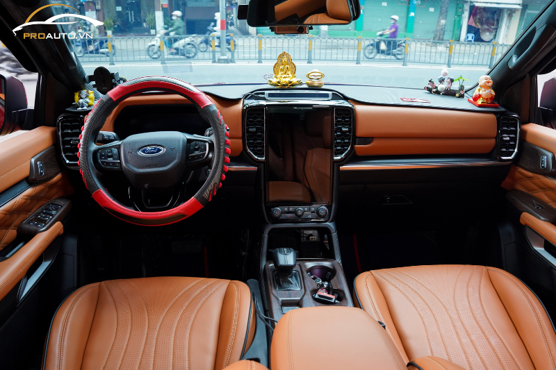 Xe Ford Everest đổi nàu nội thất tại PROAUTO.VN