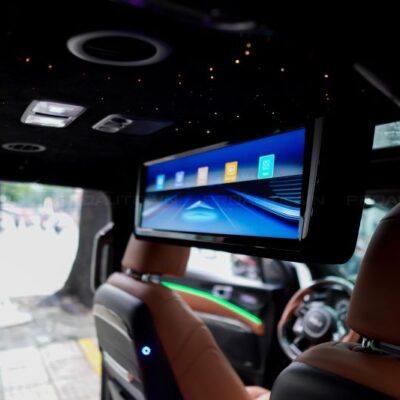 xe kia carnival do man hinh tv 24 inch