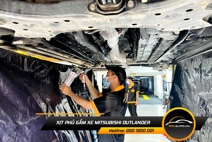 xit phu gam xe mitsubishi outlander