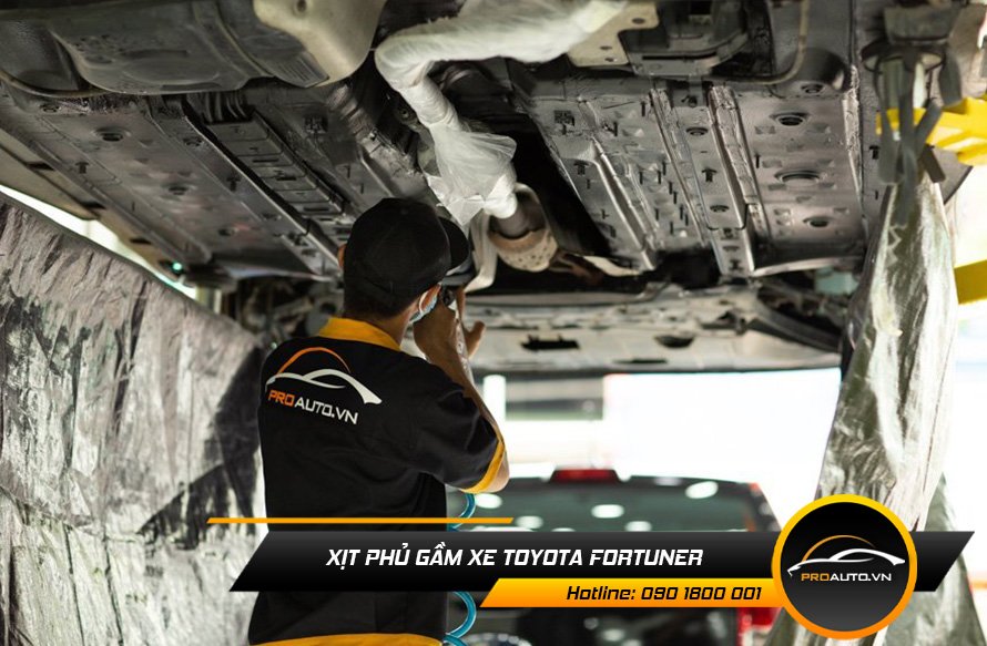 Xịt phủ gầm xe Toyota Fortuner