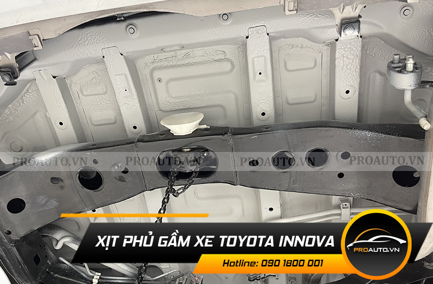Xịt phủ gầm cách âm chống ồn xe Toyota Innova
