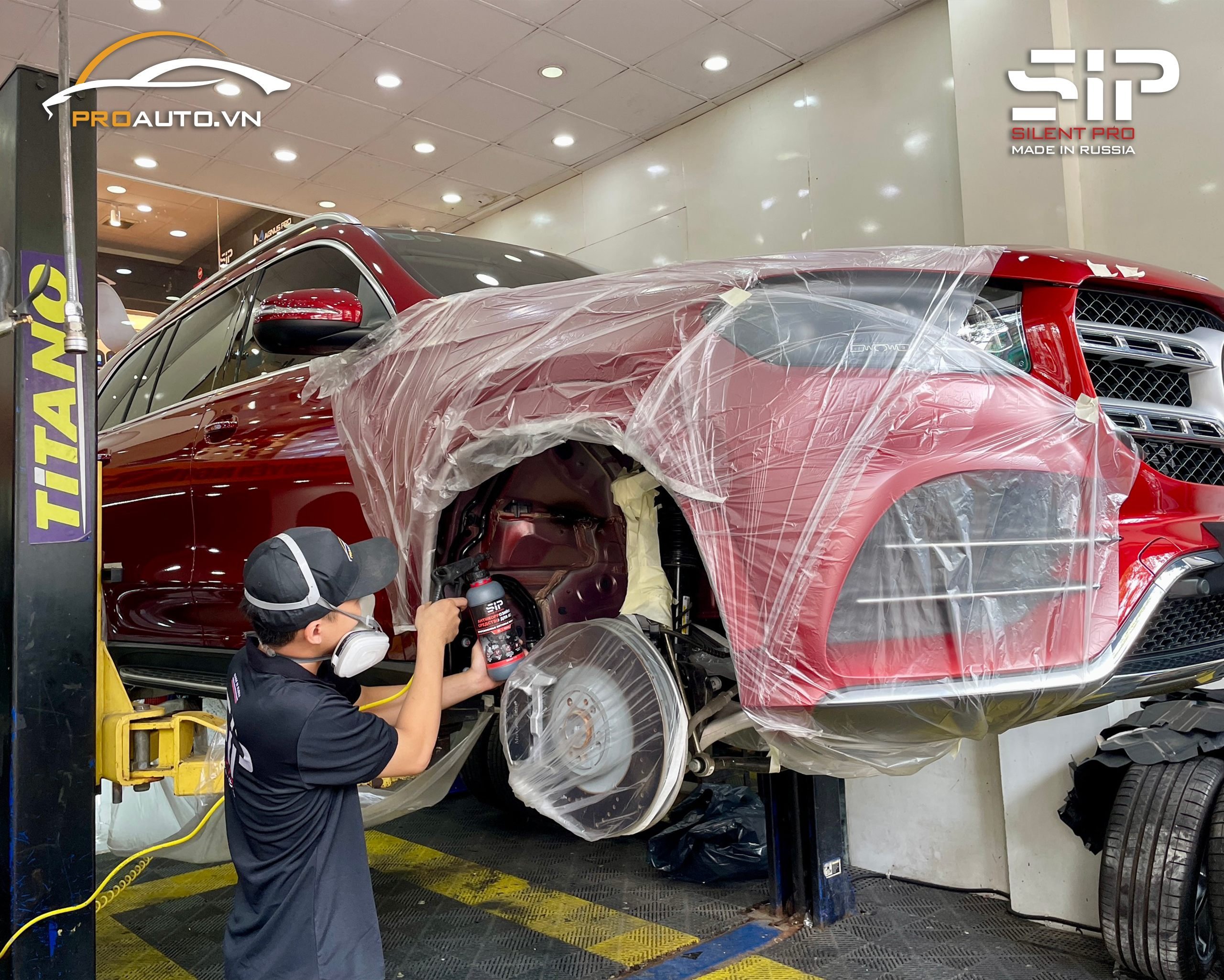 Xịt sơn phủ hốc bánh cho xe Mercedes CLS