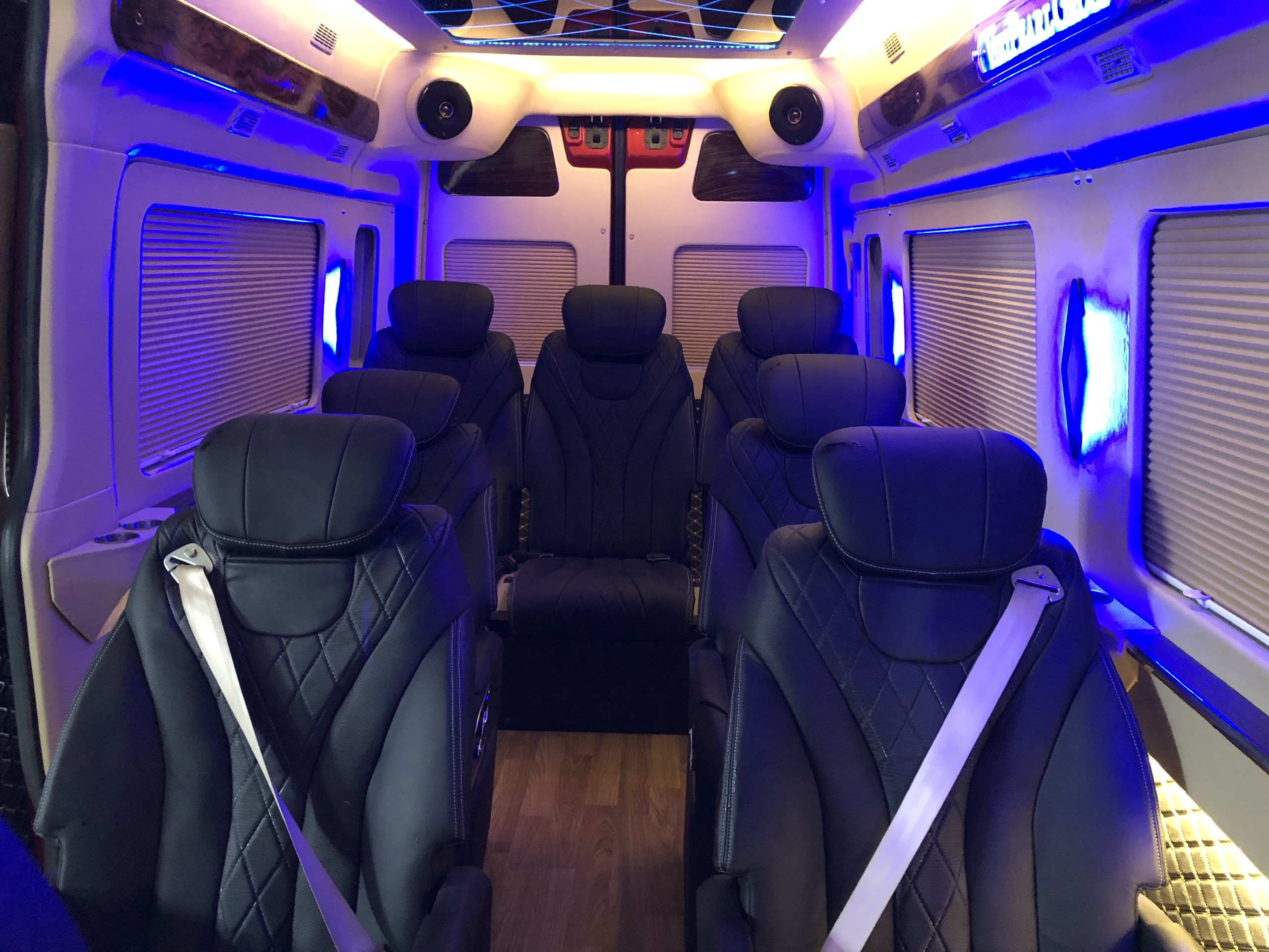 Độ ghế Limousine Ford Transit - Ảnh 7