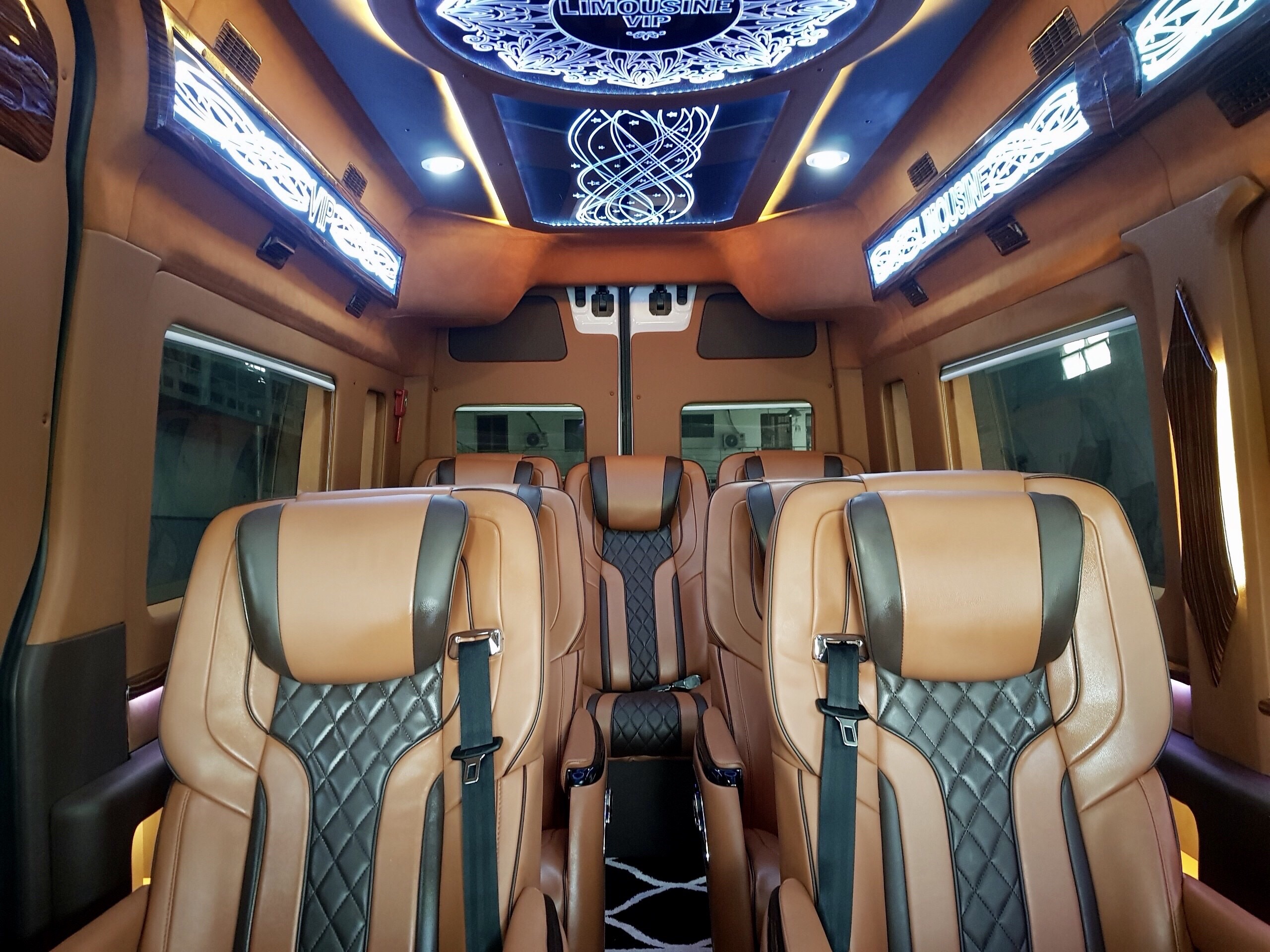 Độ ghế Limousine Ford Transit - Ảnh 2