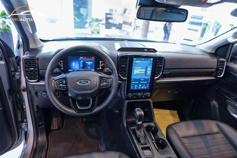 Có nên dán PPF nội thất xe Ford Everest 2023?