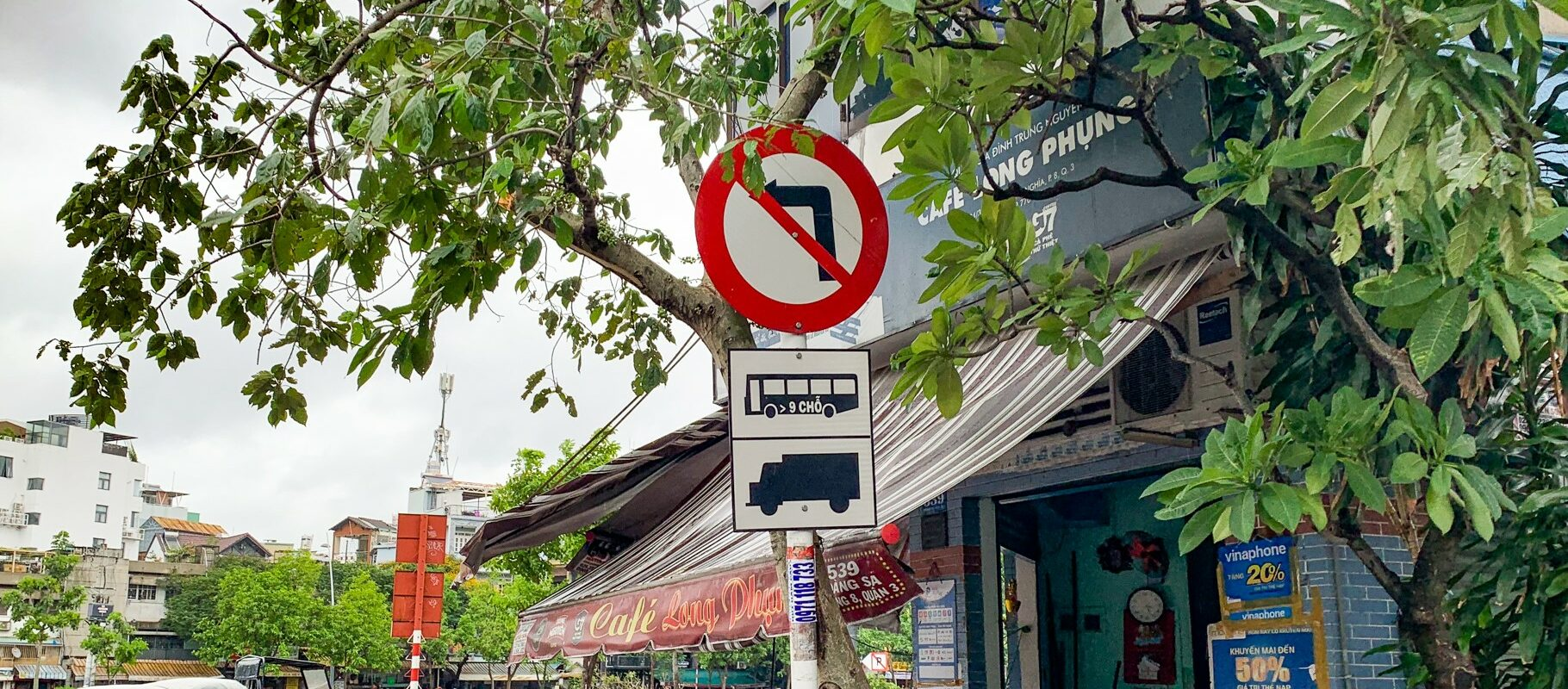 Biển cấm rẽ trái là gì?